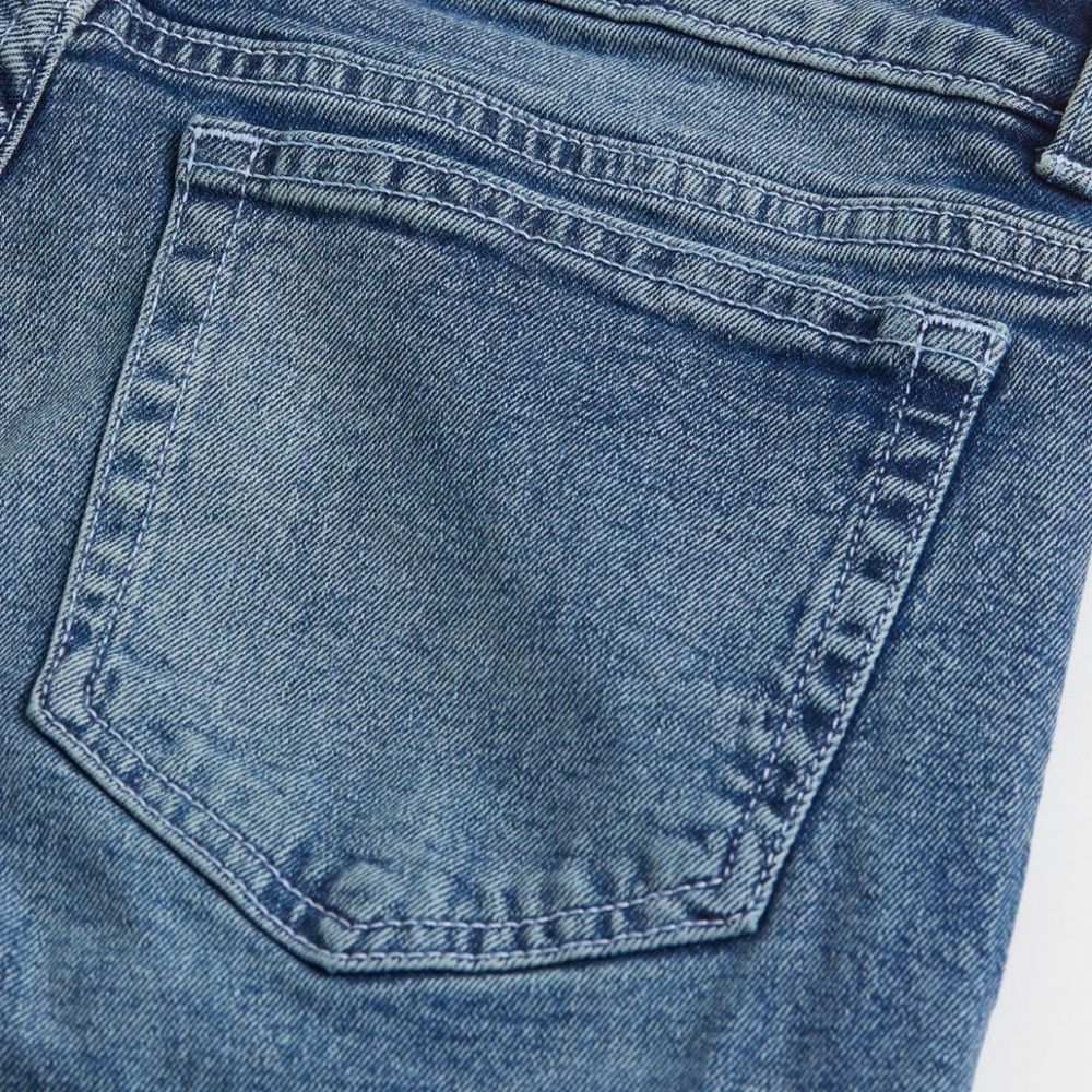 LOW RISE FLARE JEANS. SIZE 6 - Picture 2 of 2